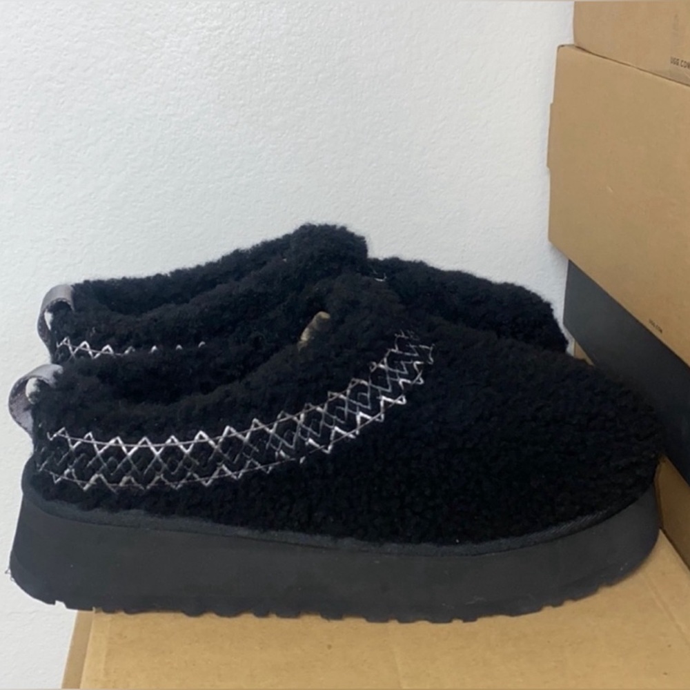 UGG TAZZ